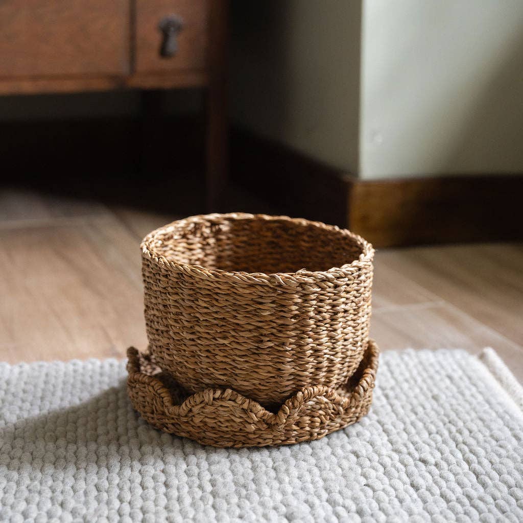 Scallop Lidded Storage Basket