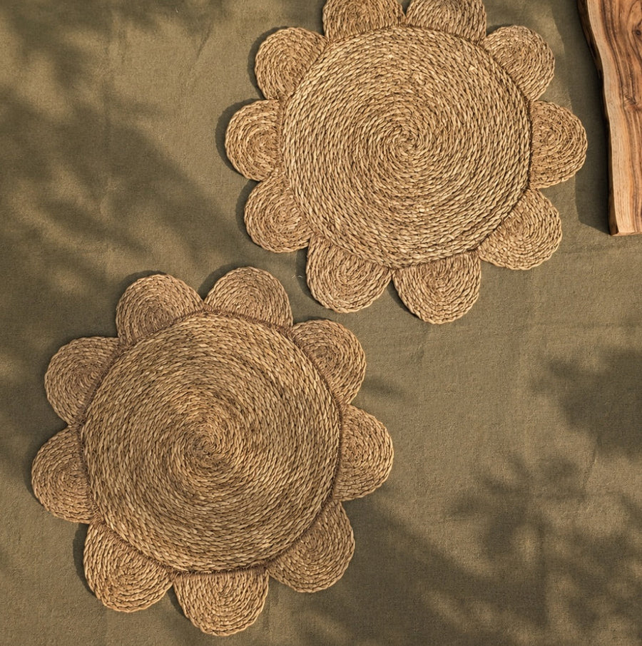 Scallop Edge Seagrass Placemats - set of 4